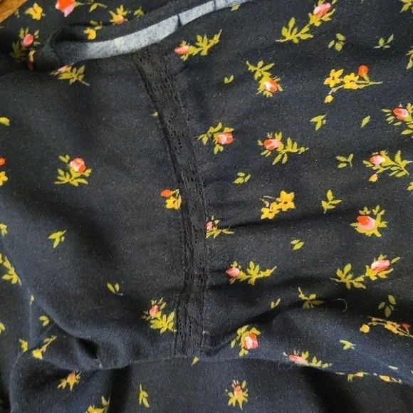 3/$30 OLD NAVY Floral Oversized Flare Sleeve Peasant Poet Blouse Size Medium - Picture 9 of 11